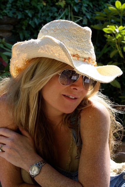 Designdolly's profile picture. Designer, mother and harassed dog owner - see website for more scintilating details.
http://t.co/xvFI2UxeXq