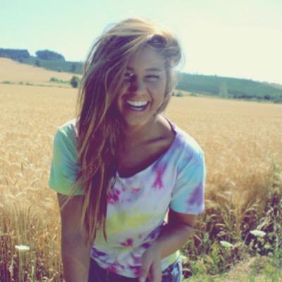 just a girl trying to start a youtube ❁