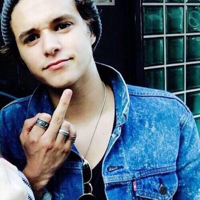 bradleysmile's profile picture. they're mine