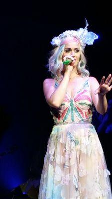 28/11/14 best night of my life ♡ LET THE LIGHT IN. Prism @katyperry