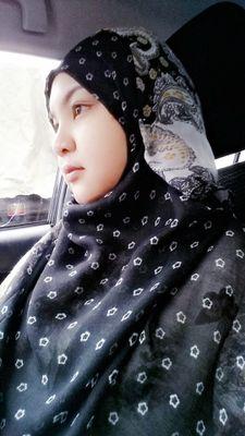 -24th
-Bruneian
-Loving and Hardworking
-Love musics, books, floral
-managing business well and focus on economics matter