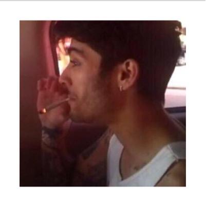FOLLOW @toxic_zayn PLEASE BABE THANKSS :) xx