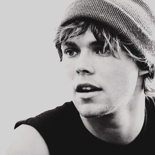|| in order to understand. i destroyed myself || follow my other acc @demhoes5sos