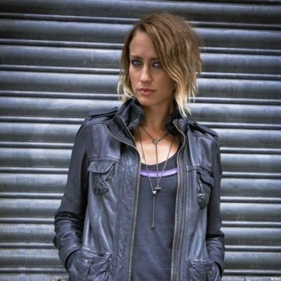 I am a roommate to Tess I work part time at a resturant |Lip Service~RP~BI
