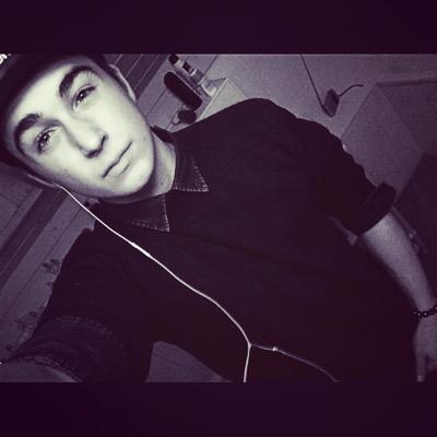 AdLMxTc's profile picture. 