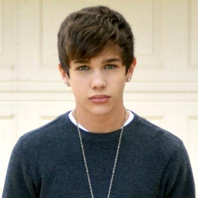 got austins follow on my other acc belieber mahomie cant wait to see him them both
