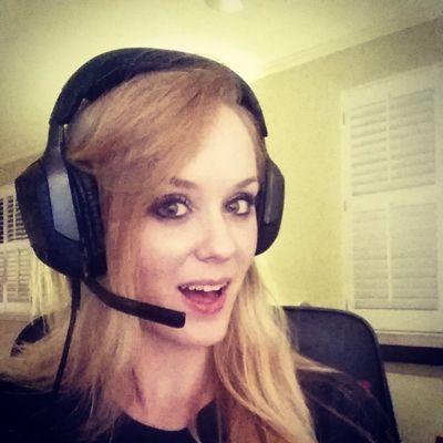 Lover of video games, hockey, and cats. http://t.co/O7y8OcL0ou