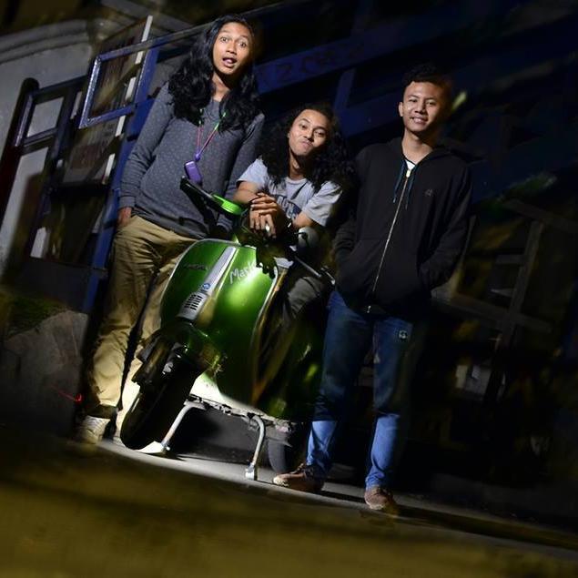 I RocknRoll You | @krisnacimink (bass/vocal), @nugrohoadicus (guitar), @pakuesan (drumer) | booking. Pin : 326E2E1E, hp : 085725543232