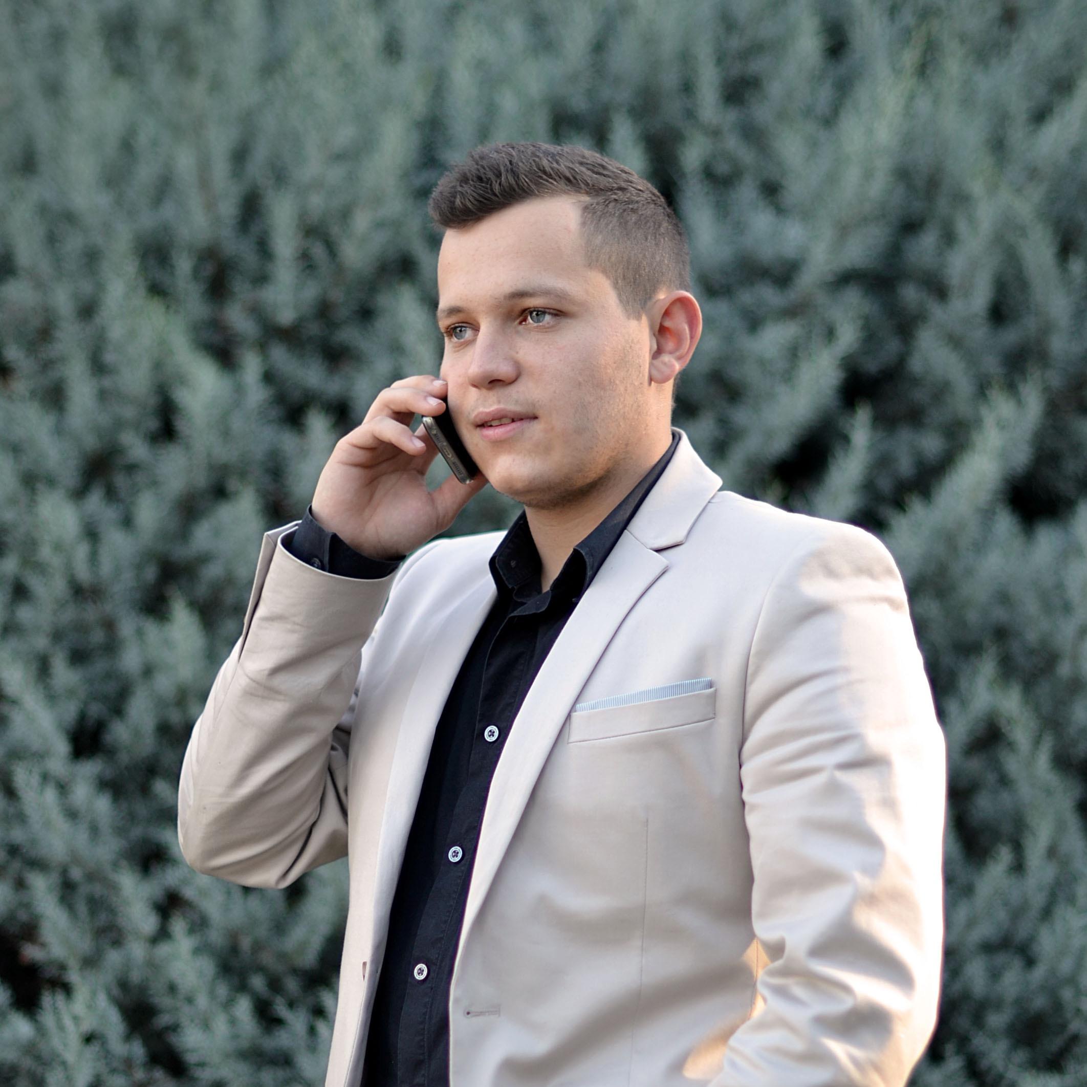 AntoineCharlez's profile picture. Msc. Ingénierie d'Affaires / Msc. Innovation & Design Thinking

#Réseau #Télécoms