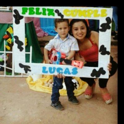 dianii_barreto's profile picture. Que me falte todo,menos Dios★.
FEC-UNA..
⚪♥⚪