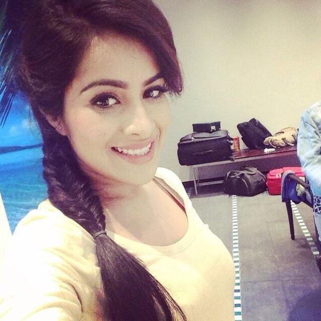 Official Account of Punjabi Actress & Model # Sara Gurpal In Songs - Jean , Yarri , Ford vs Ford