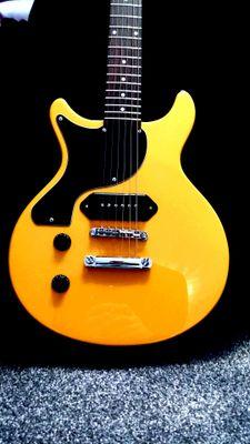 Guitar lovers give me a follow! tweeting any submissions