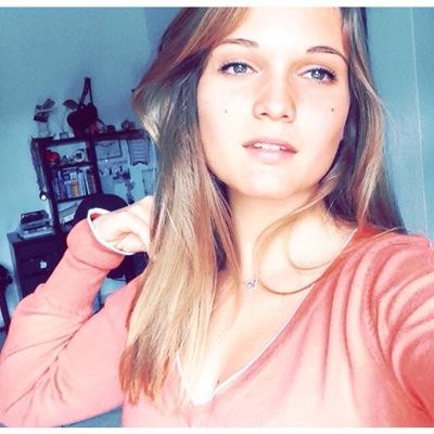 ClaraVBelle's profile picture. Le rire d'une fille est plus joyeux que celui d'un garçon, mais la larme d'un garçon est plus poignante que celle d'une fille.