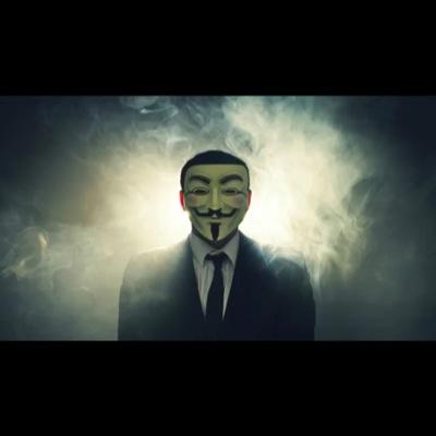 حرف متمرد وأحيان مُبعثر ... يتغزل بـ حرفه فقط وينمي مهاراته لكتابته