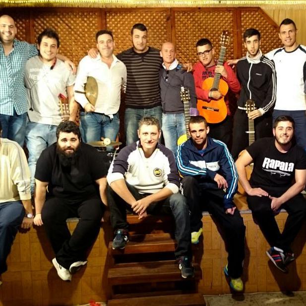 Comparsa 'Los que se vienen p'arriba', con letra de Juanmi Armuña, música de Emilio Cardona y dirección de Miguel Ángel Giles