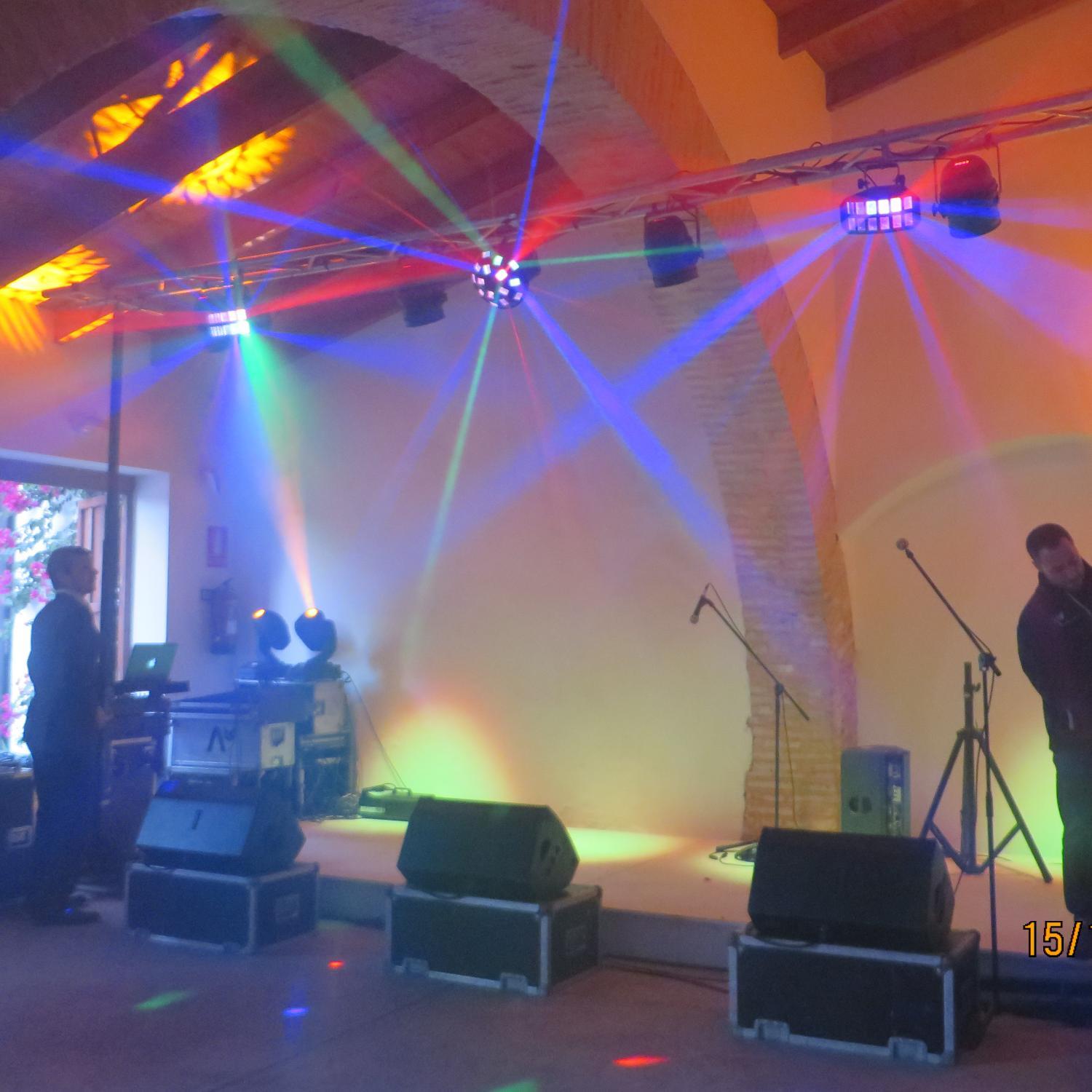 SonidoAlSur's profile picture. Empresa espec. en Alquiler de Sonido e Iluminación profesional. Contratación Grupos, Dj´s, Alquiler de Equipos de Musica y Material Audiovisual para Eventos.