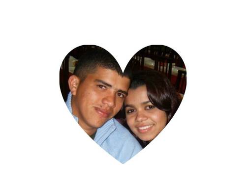eu sou uma menina extrovertida e ao mesmo tempo um pouco timida as vezes mulher ou muitas vezes criança de mais gosto muito de fazer amigos da minha familia