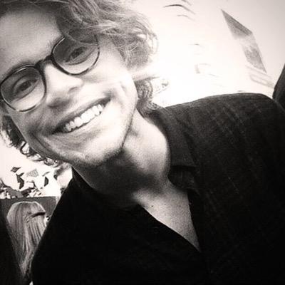 i wish i was beside you 5SOS!!! 5sosfam i love you Ashton,Michael,Luke and Calum!!!