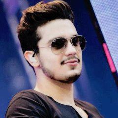 O sorriso dele me desmonta inteira♡