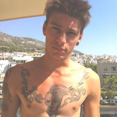 Hacked at 17k Follow me i follow backk. Model from Italy ✌️