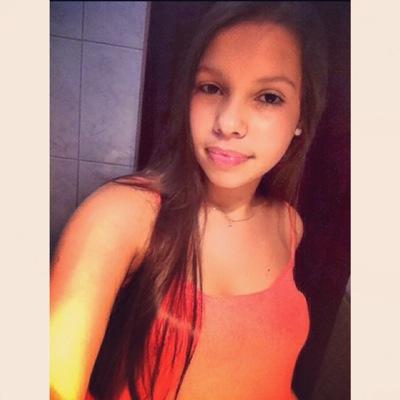 Não ligo que me olhem da cabeça aos pés.. Porque nunca farão minha cabeça, e nunca chegaram aos meus pés