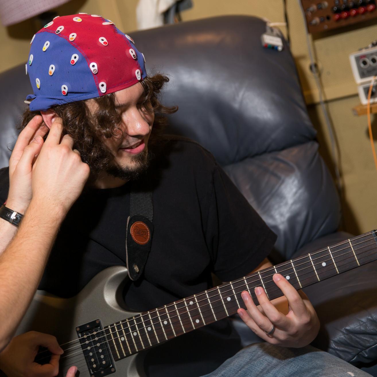 DrBrainDad's profile picture. Neural data scientist. Data, A/B, a11y @ MSFT. Audition, timing, music, language, attention, memory, sleep, development, aging. EEG and multi-modal imaging.