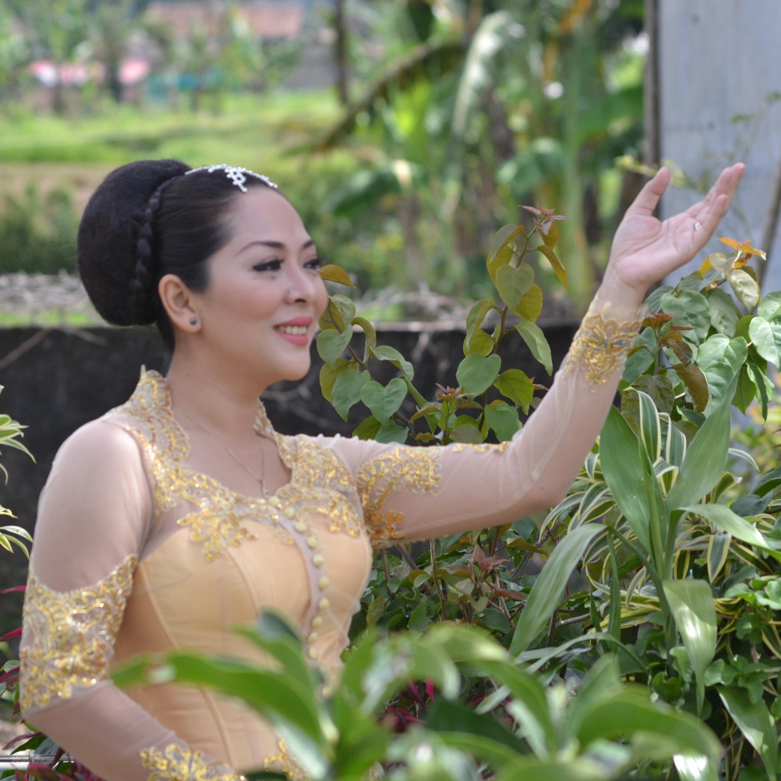 LarasSalon's profile picture. Jl. Raya Cisaat no. 254, Cisaat, Sukabumi. Lokasi di depan Alun-alun Cisaat. Telp/SMS 085863191117 | BBM 7EE4F48D