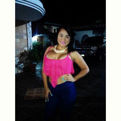 Espontánea, coqueta, soñadora, todo puede lograrse solo hay que esforzarse, VENEZUELA eres grande no vamos a rendirnos lucharemos por ti
