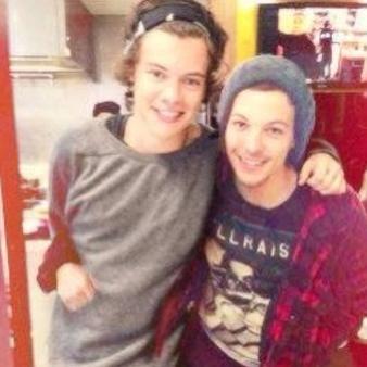 ficslarrys's profile picture. vou dar dicas e falar sobre fanfics larry stylinson, espero que gostem xx