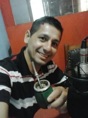 locutor de radio. docente en EEB.