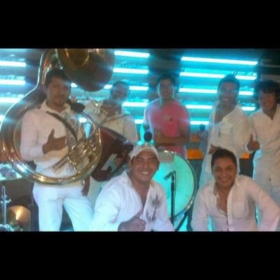 My Nombre es Saul llmmll
SIGUEME Y TE SIGO:3
Tu decides :D
Apoyado por Todos los de: #Telehit
