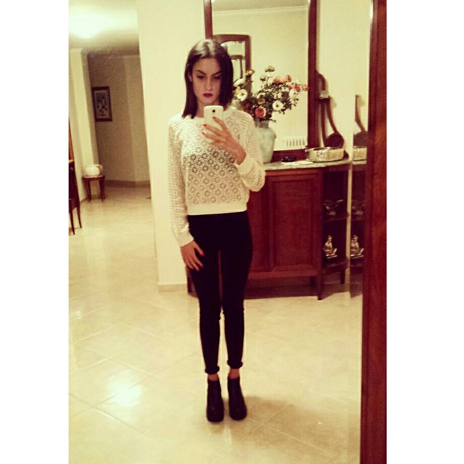 I'm a lovelorn princess.                                  Trentenne. Finta bruna. Parlo bene il telefilmese.