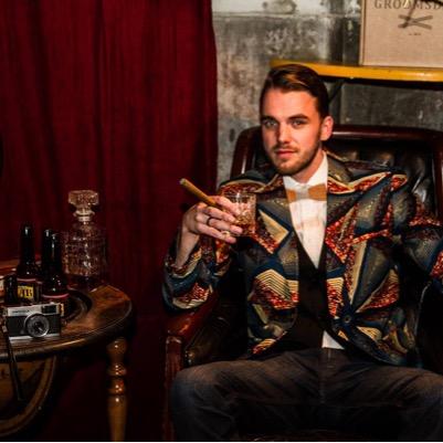 Rasoptimist | Marketing | Acterend bij @puiktheater en zoals elke acteur een beetje gek
