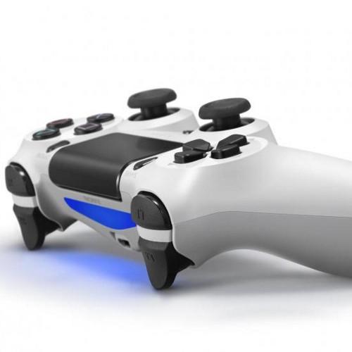 Je suis un joueur ps4 mon ID psn est le même que mon nom sur Twitter ;-)