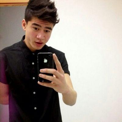 hi im a mum of 2 girls and I love 5sos