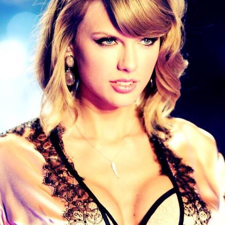 OMG who is she ? i get drunk and jealousy.