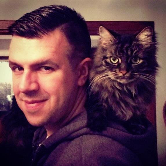 Book, art, animal, and videogame lover. Friend, dreamer, joker, and thinker. Experimental vegetarian. Poutine connoisseur. Creative mind hampered by self.