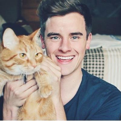 frequent fangirl of connor franta❘lover of cats and frantastic mondays❘connor noticed on my personal 12-1-14❘