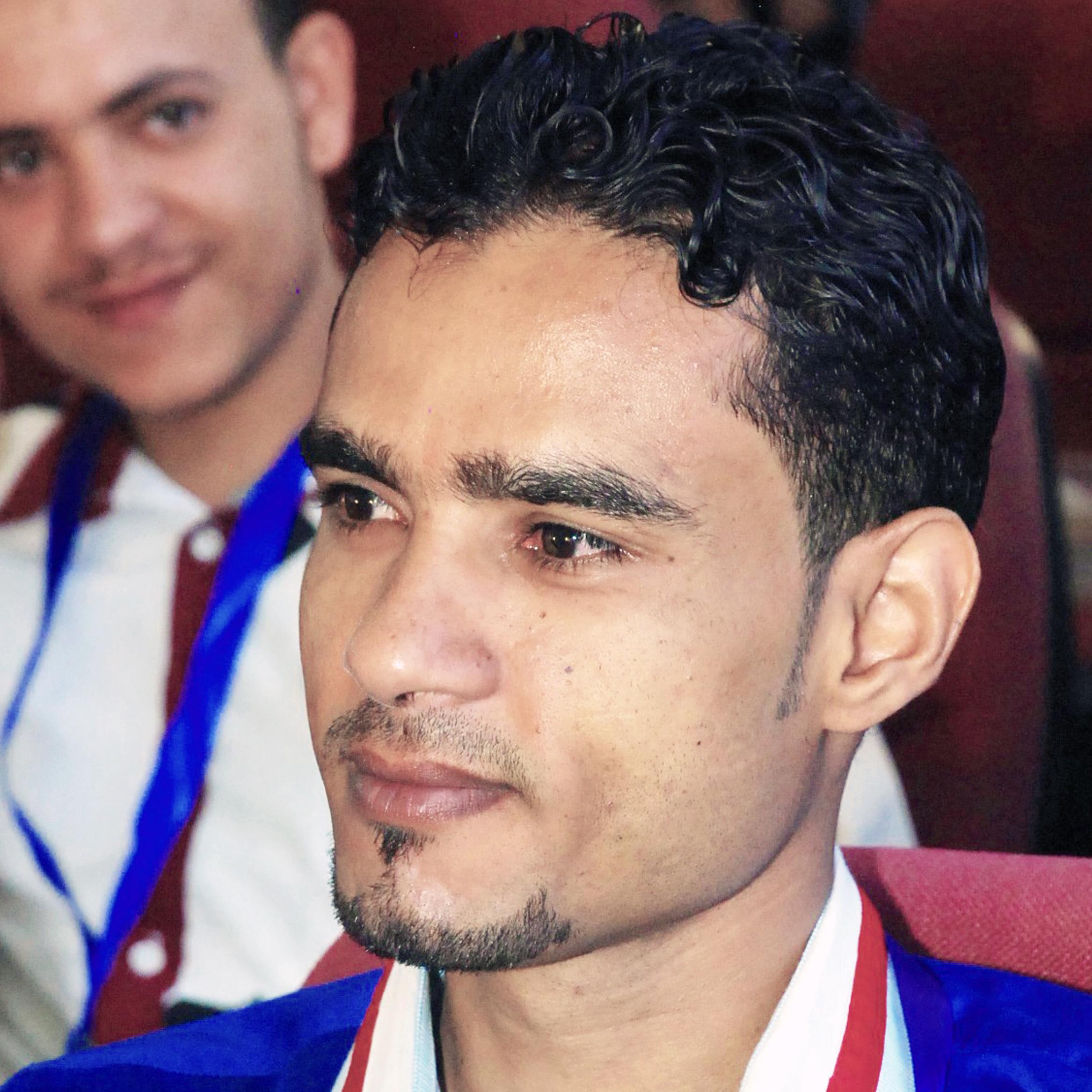 لست شخصا مكتملا ~ لكنني : لا أنافق ولا أجامل ولا أوهم أحداً بـ أشياء مُزيفة