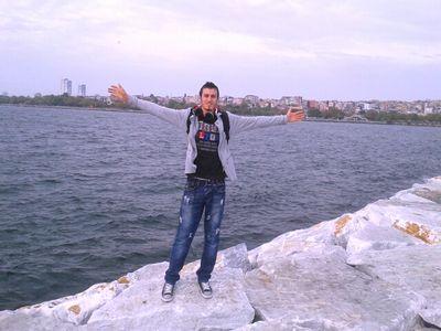 الثورة مستمرة