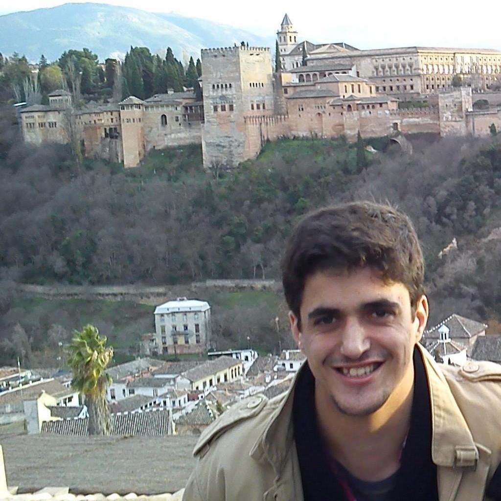 Nací y por ahora sigo vivo.