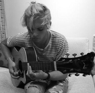R5 fans!! smilee☺ follow back!