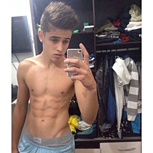 16-Germany-BoyBelieber-BoyDirectioner-Dancer-Singer