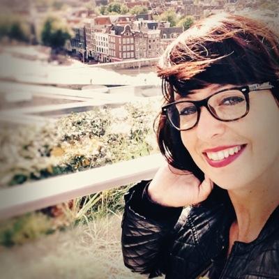 .. is verslaafd aan boeken,wijntjes&gezelligheid(..kan dat?)Kortom,ik zit niet stil! Is AV Producer @Lukkien