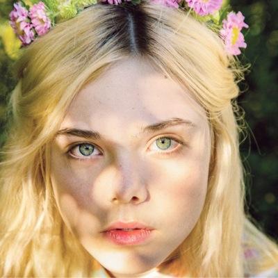 |18| Nieta de Rapunzel. ~Let down your hair, so that I may climb the golden stair~