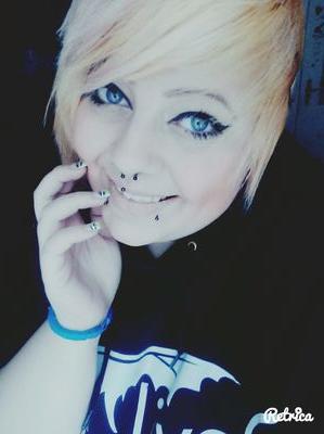 Zocken! _Skaten! _Schlafen! _Piercings! _Kunst unter der Haut! _19! || #Fromage, Earli ist der Beste! *-*