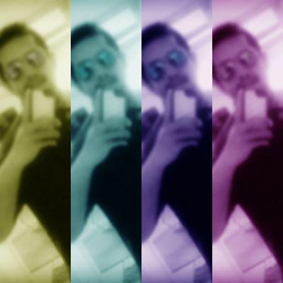 ‏‏‏الا ايها الموت الذي ليس تاركي.. ارحني فقد افنيت كل خليلي..
اراك خبيرا بالذين احبهم.. كانك تسعى نحوهم بدليلي
‎‎‎... #الله_يرحمك_يايبه💔