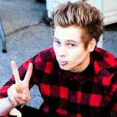 Here is a free follow from @cliffordsmofos! go follow her!