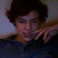 Queria ser gringa, mas gringa n posso ser, pq gringa é tudo fina e eu sou br hu3 hu3 / tatuado na fronteira do peru de Harry Estilos