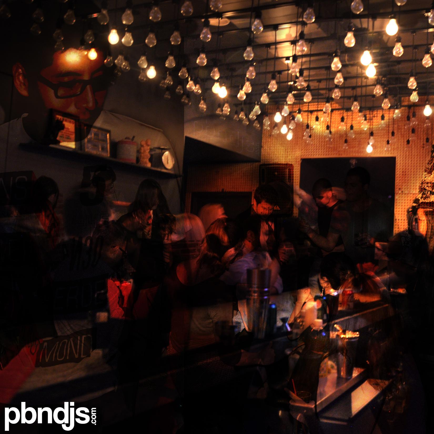 Paint Brushes and DJs is a creative collaboration that brings together the talent of artists in a night full of visual and audio ecstasy.